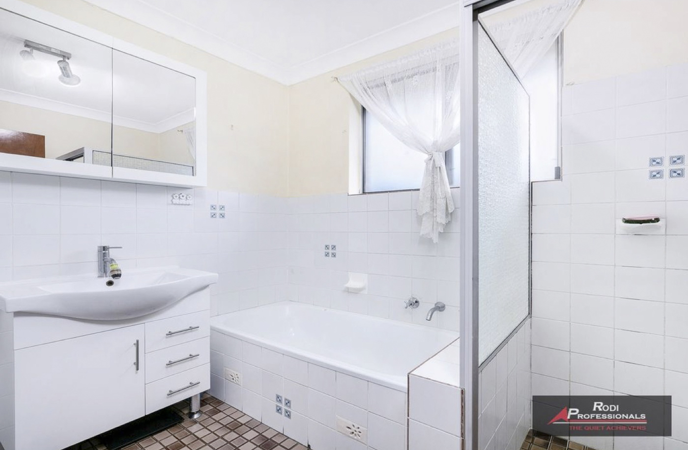 3/10-12 The Crescent, Beral