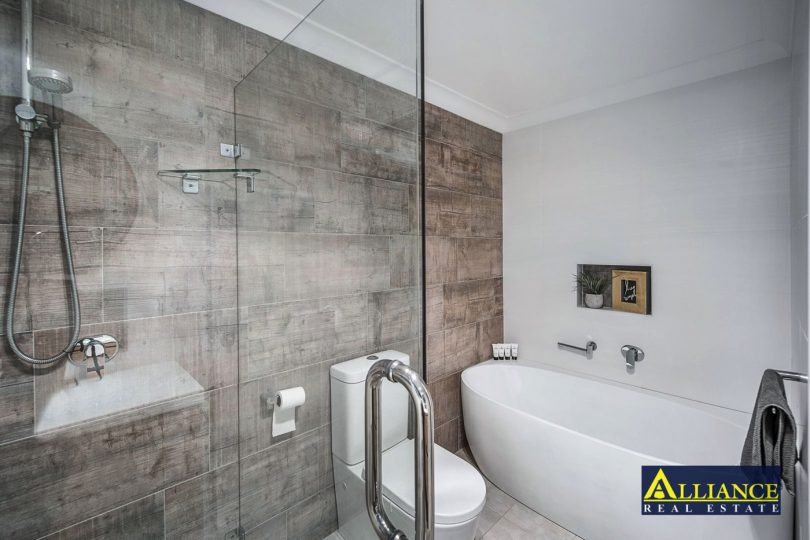 77A Lucas Road, East Hills