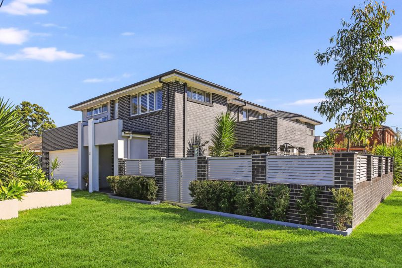 21 Larien Crescent, Birrong