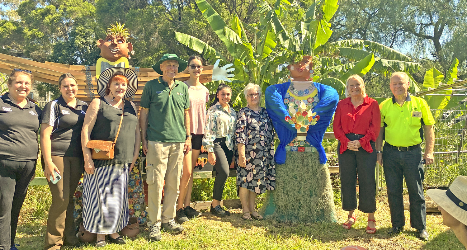 Gardeners Celebrate Arrival Of ‘wife’ For Scarecrow – Localnewsplus