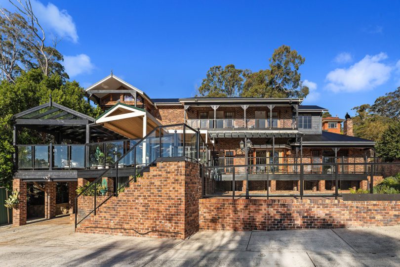 834 Henry Lawson Drive, Picnic Point