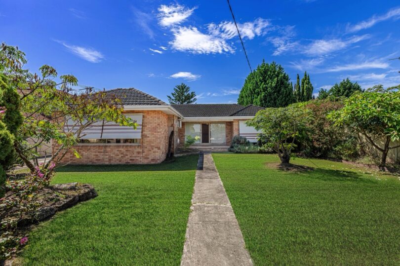 875 Henry Lawson Drive, Picnic Point